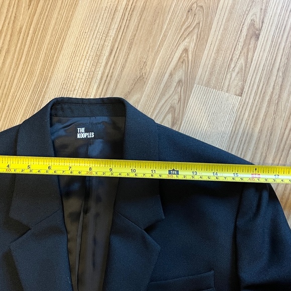 The Kooples (38/6) boxy, oversize wool blazer with gold buttons, like new. - Picture 14 of 16